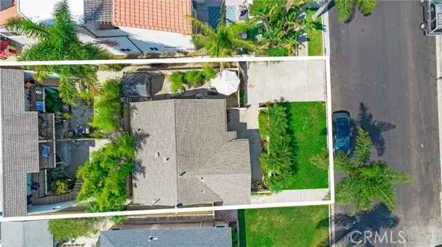 Multi-family house For Sale in 218, Knoxville Avenue, Huntington Beach, California