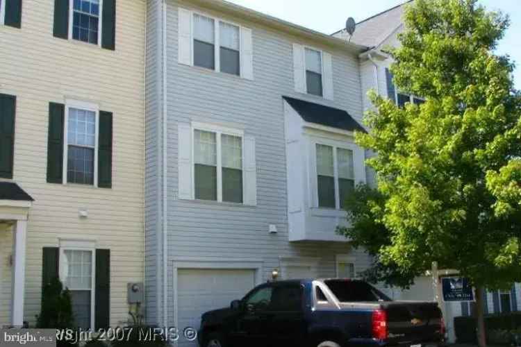 Townhouse for Rent in McNair Farms Near Dulles Toll Rd