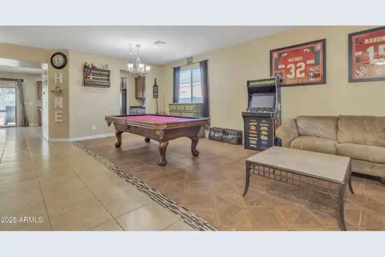 Single-family house For Sale in 1923, North Cocoa Court, Casa Grande, Arizona