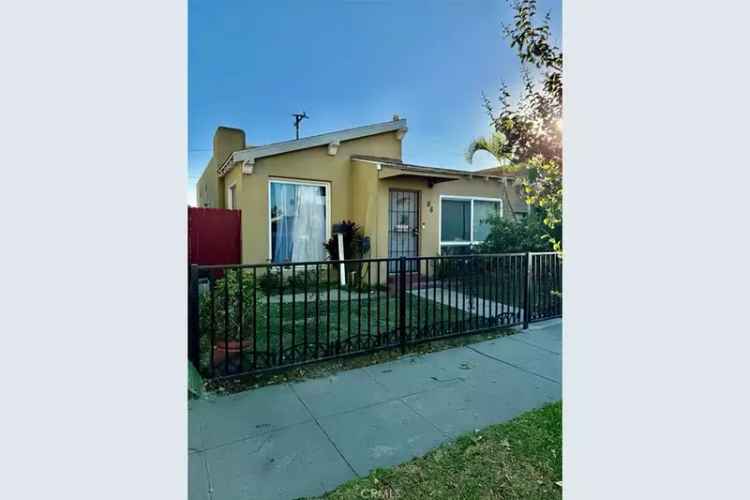 Single-family house For Sale in Long Beach, California