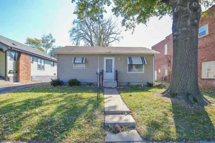 Single-family house For Sale in 2502, State Street, Granite City, Illinois