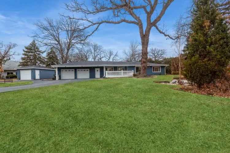 Single-family house For Sale in 35, Meadowood Drive, Oak Brook, Illinois