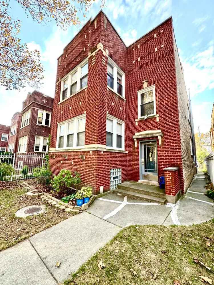 Multi-family house For Sale in 6228, North Artesian Avenue, Chicago, Illinois