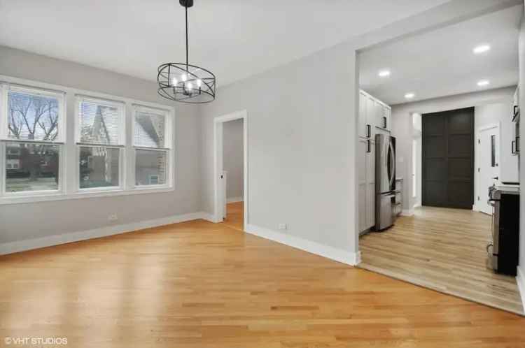 3-Bedroom Apartment Near Montrose Blue Line L Station