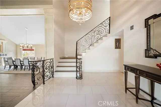 Single-family house For Sale in 11030, Cozycroft Avenue, Los Angeles, California