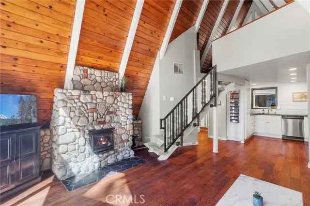 Single-family house For Sale in Rimforest, California