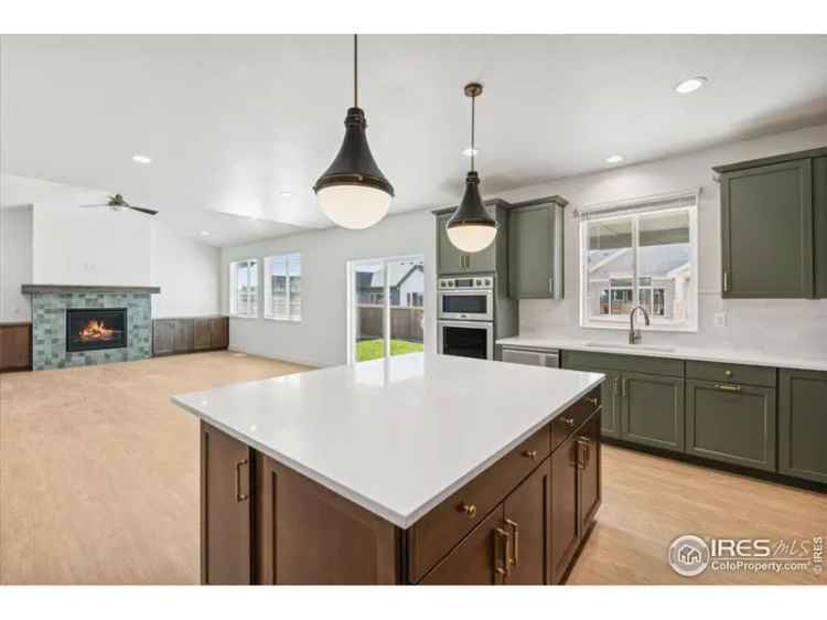 Single-family house For Sale in Windsor, Colorado