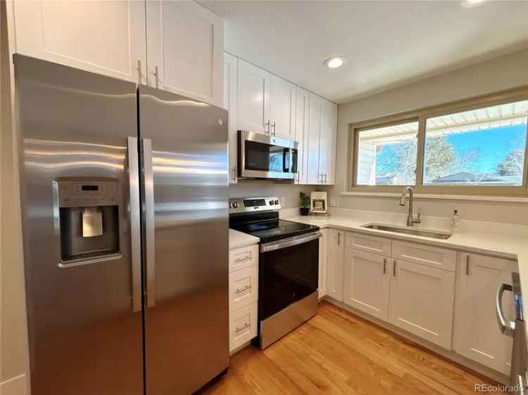 Single-family house For Sale in 2109, South Yarrow Street, Lakewood, Colorado