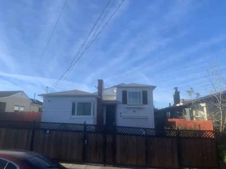 Single-family house For Sale in Oakland, California