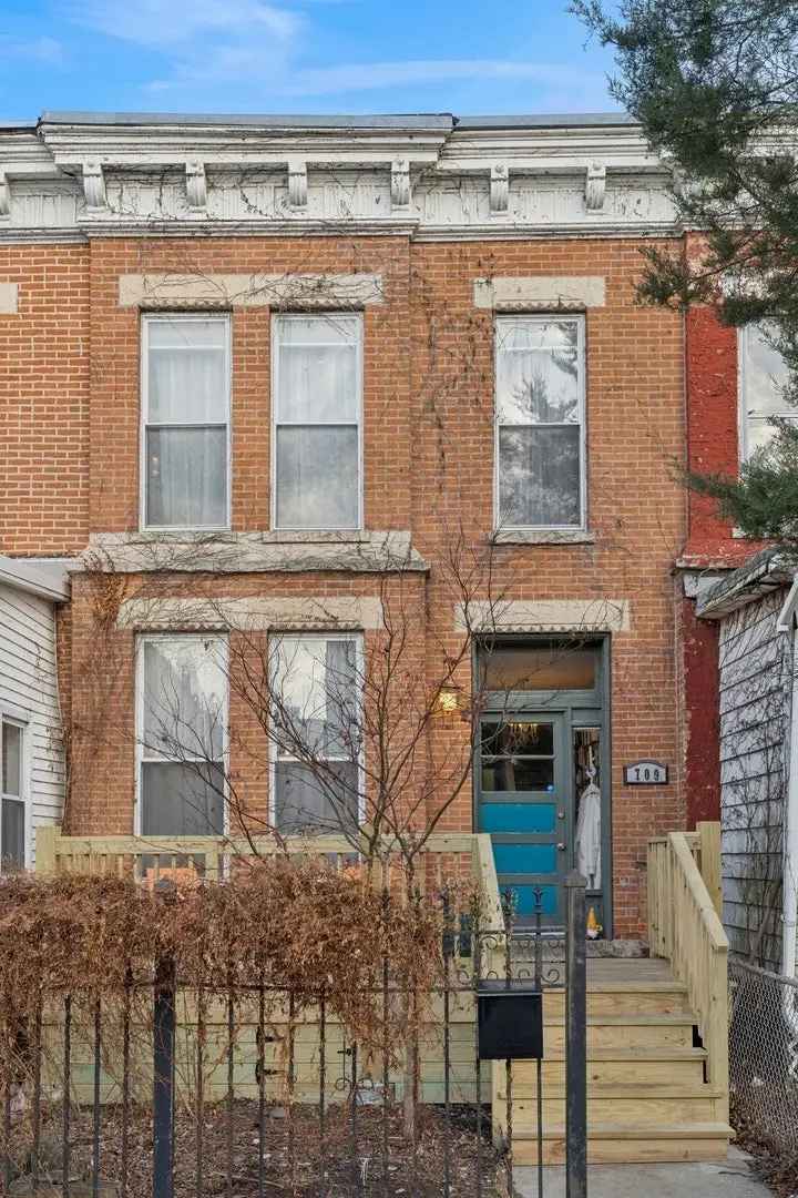 Single-family house For Sale in 709, South Campbell Avenue, Chicago, Illinois