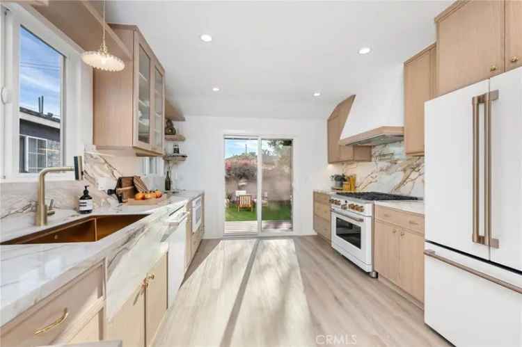 Single-family house For Sale in 5225, Emporia Avenue, Culver City, California