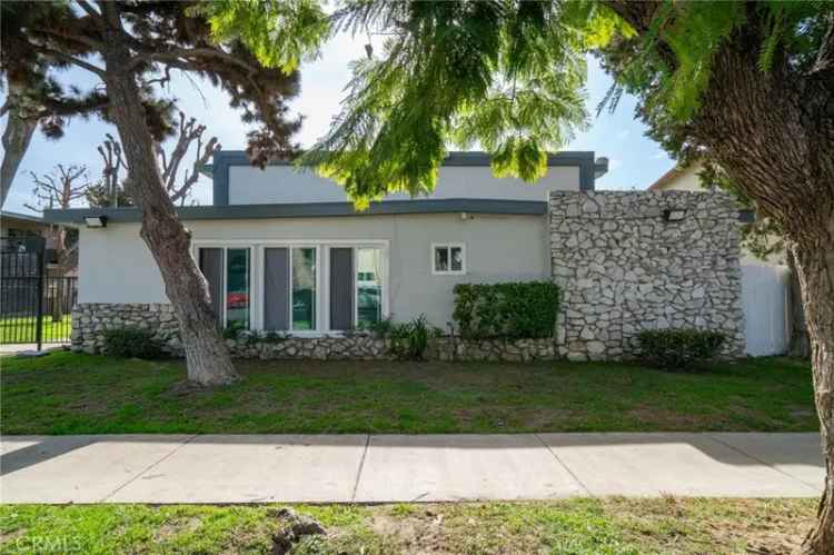 Multi-family house For Sale in 128, East Wakefield Avenue, Anaheim, California