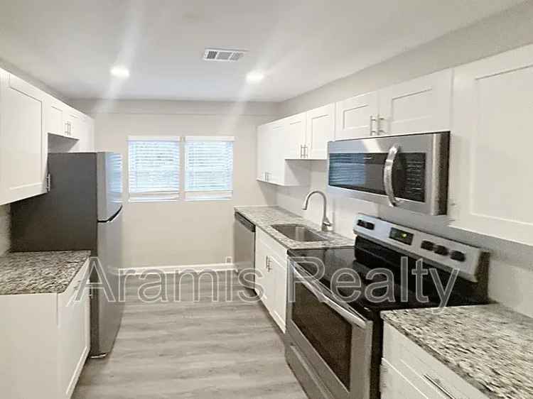 Austell 2-Bedroom Duplex - Modern Kitchen and Laundry