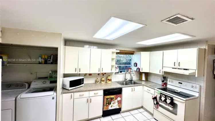 Single-family house For Sale in 6334, Southwest 23rd Street, West Miami, Florida