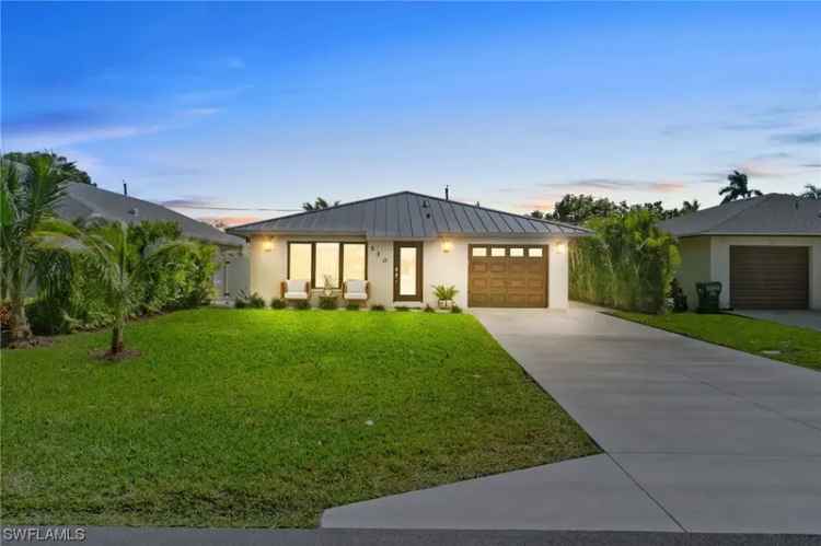 Single-family house For Sale in 530, 108th Avenue North, Florida