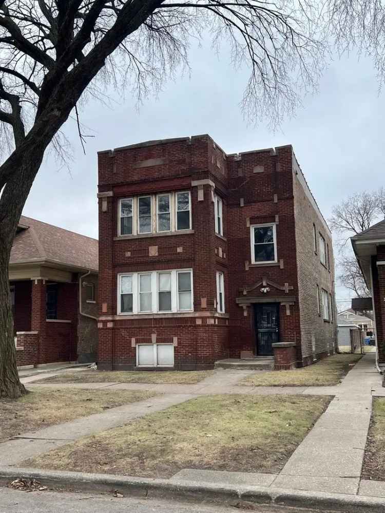 Multi-family house For Sale in 7524, South Calumet Avenue, Chicago, Illinois