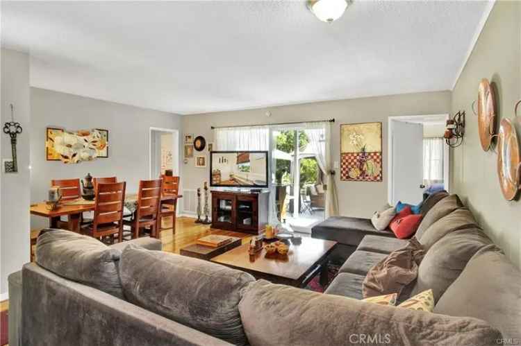 Single-family house For Sale in 6550, Hanna Avenue, Los Angeles, California