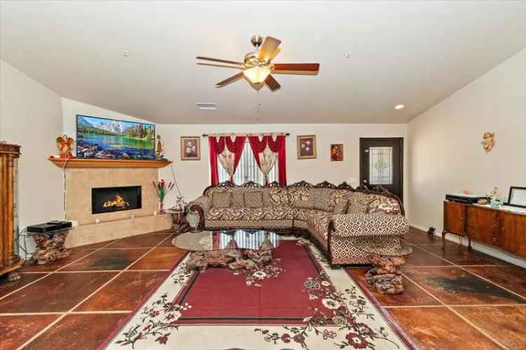 Single-family house For Sale in 48933, Hibiscus Drive, Morongo Valley, California