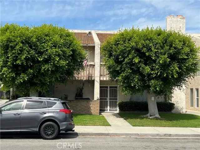 Multi-family house For Sale in 16771, Green Lane, Huntington Beach, California