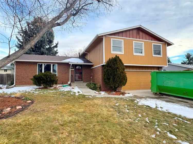 Single-family house For Sale in 8282, Flower Court, Arvada, Colorado