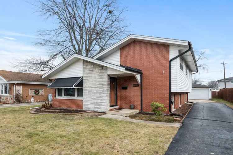 Single-family house For Sale in Oak Lawn, Illinois