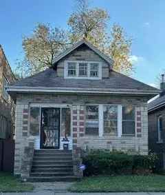 Single-family house For Sale in 7949, South Calumet Avenue, Chicago, Illinois