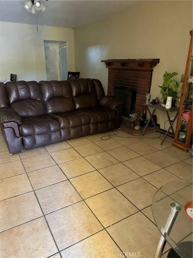 Single-family house For Sale in 821, Linda Lane, Barstow, California