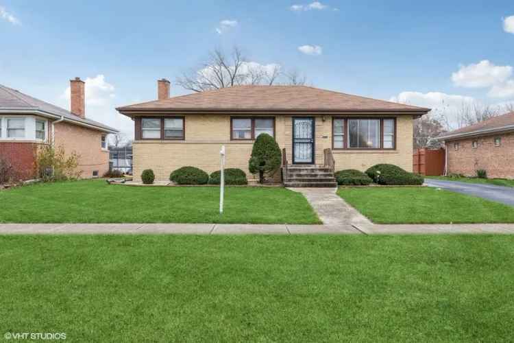 Single-family house For Sale in 16645, Cottage Grove Avenue, South Holland, Illinois