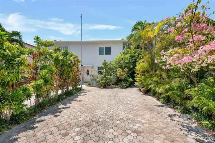 Single-family house For Sale in 738, 86th Street, Miami Beach, Florida