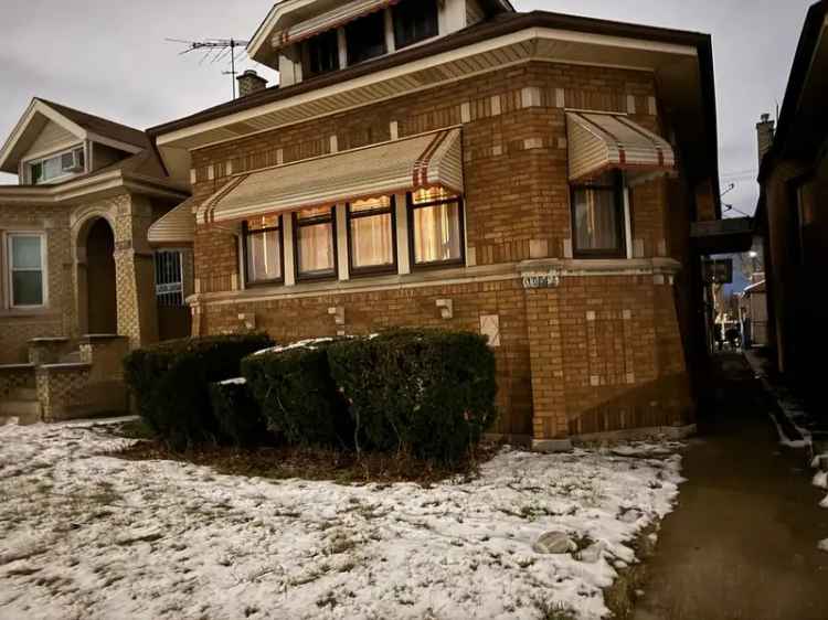 Single-family house For Sale in 10141, South Calumet Avenue, Chicago, Illinois