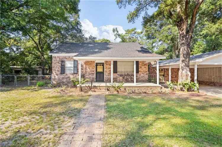 Single-family house For Sale in 1924, Ryders Lane, Mobile, Alabama