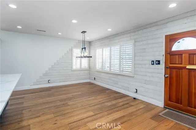 Single-family house For Sale in 10207, Hillview Avenue, Los Angeles, California