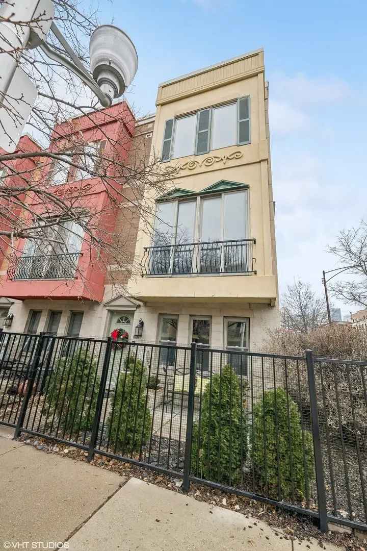 Single-family house For Sale in 501, North Peoria Street, Chicago, Illinois