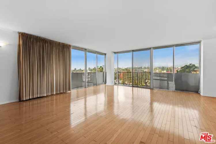 Condo For Sale in 10433, Wilshire Boulevard, Los Angeles, California