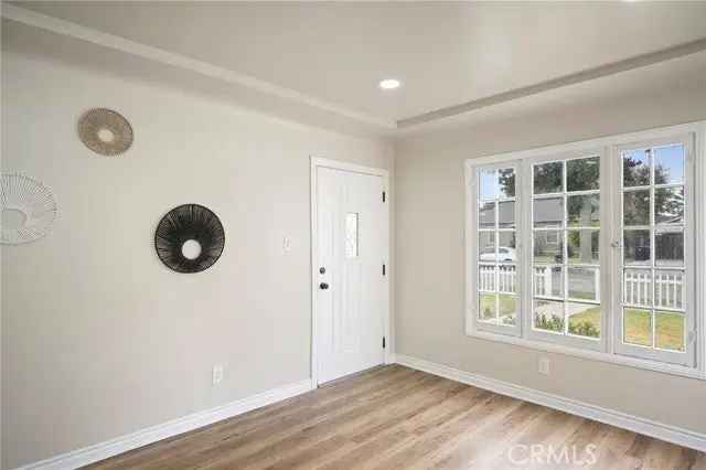 Single-family house For Sale in Burbank, California