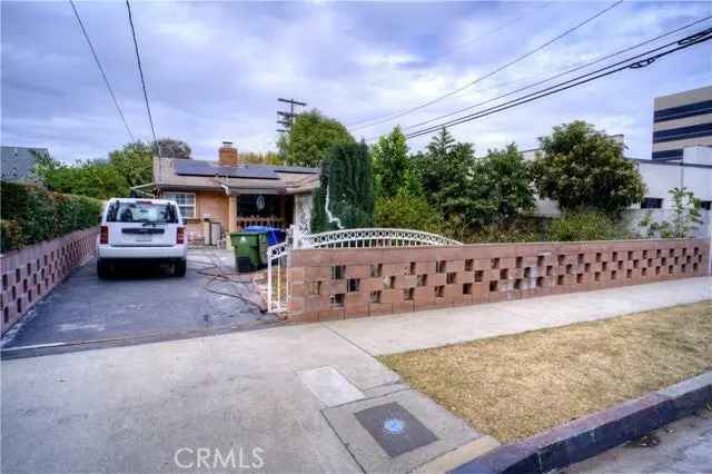 Single-family house For Sale in 14519, Addison Street, Los Angeles, California