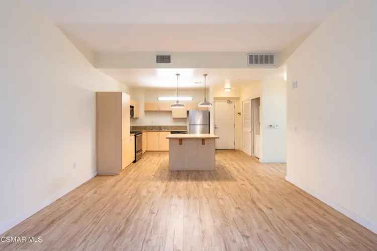 Single-family house For Sale in 630, West 6th Street, Los Angeles, California