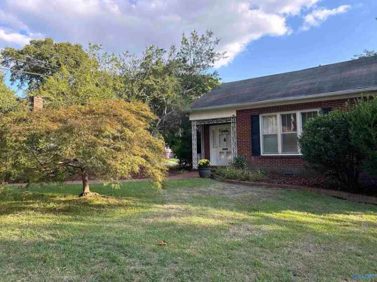 Single-family house For Sale in 900, Coleman Avenue, Athens, Alabama