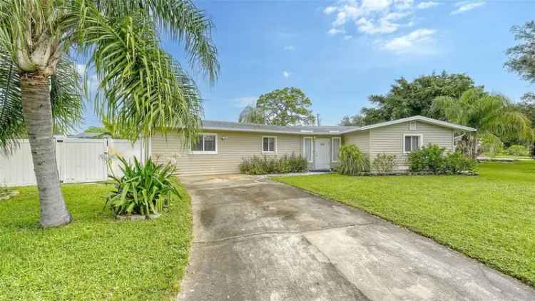 Single-family house For Sale in 1560, Poinciana Road, South Venice, Florida