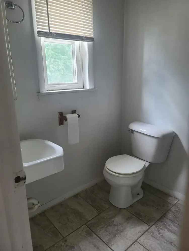 1 Bedroom Apartment near Downtown Champaign and UIUC - Available August 2025