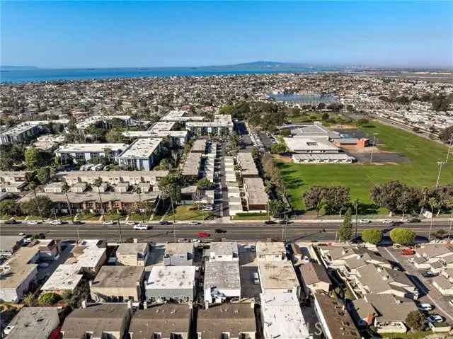 Multi-family house For Sale in 16642, Algonquin Street, Huntington Beach, California