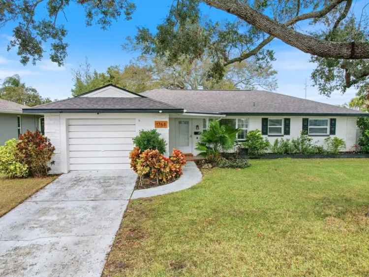 Single-family house For Sale in 1768, Algonquin Drive, Clearwater, Florida