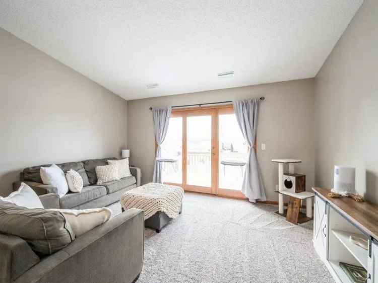 Condo For Sale in 6109, Greenbriar Lane Southwest, Cedar Rapids, Iowa