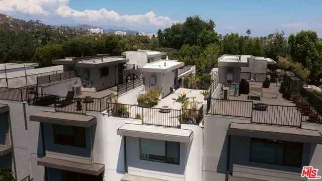 Single-family house For Sale in West Hollywood, California