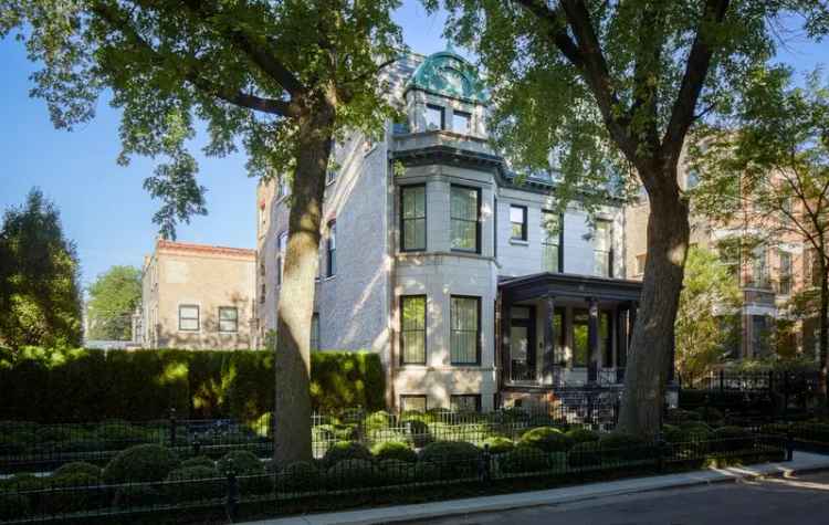 Single-family house For Sale in 2026, North Kenmore Avenue, Chicago, Illinois