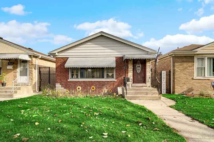 Single-family house For Sale in 2535, North Menard Avenue, Chicago, Illinois