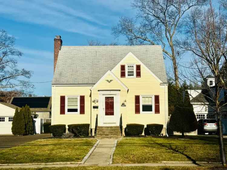 Single-family house For Sale in 235, Rowland Road, Fairfield, Connecticut