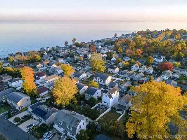 Single-family house For Sale in 45, Stevens Street, Milford, Connecticut