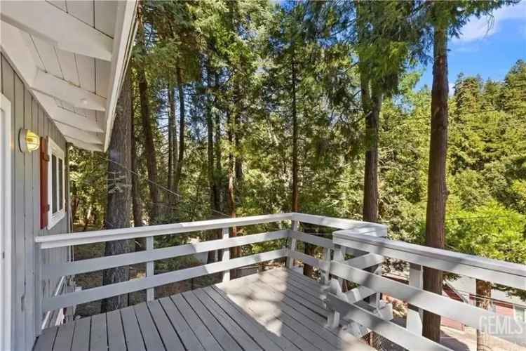 Single-family house For Sale in Lake Arrowhead, California