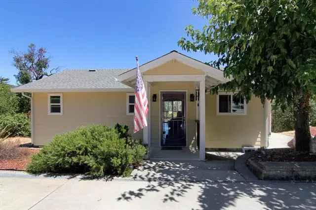 Single-family house For Sale in 24766, Skyland Road, California